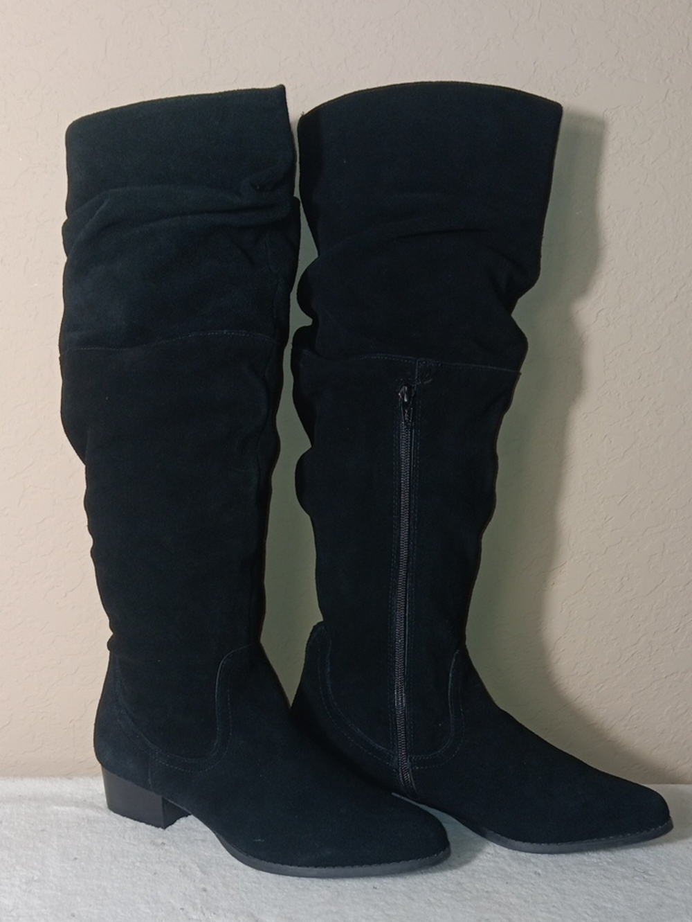 Kohl's Black Faux Suede Slouchy Knee High Boots Low Heel Size 8.5